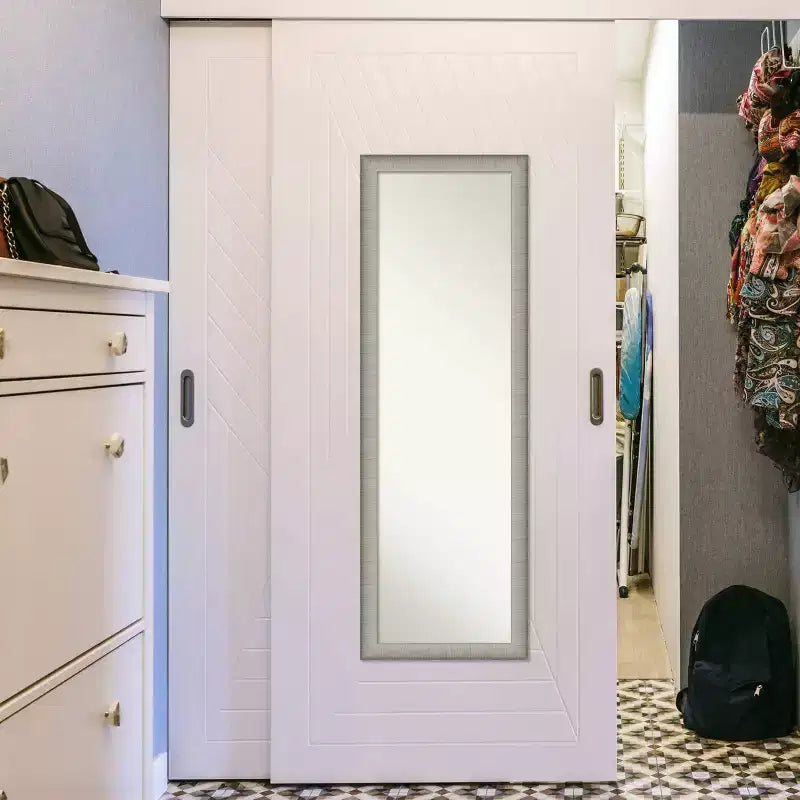 Miroir de porte encadré, finition étain brossé élégant