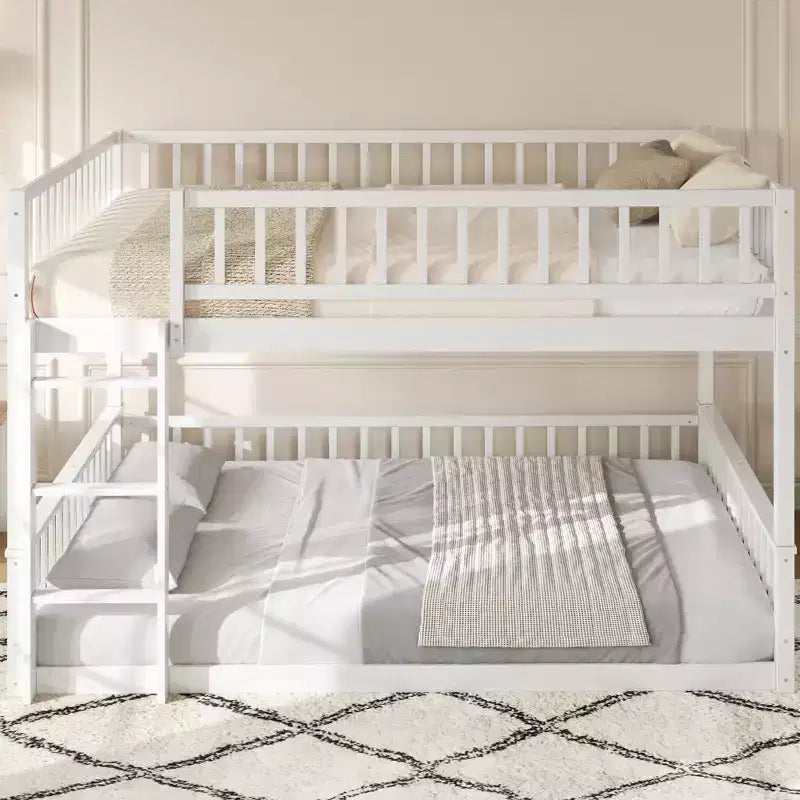 Lit superposé en bois avec échelle, barrières de sécurité et design convertible
