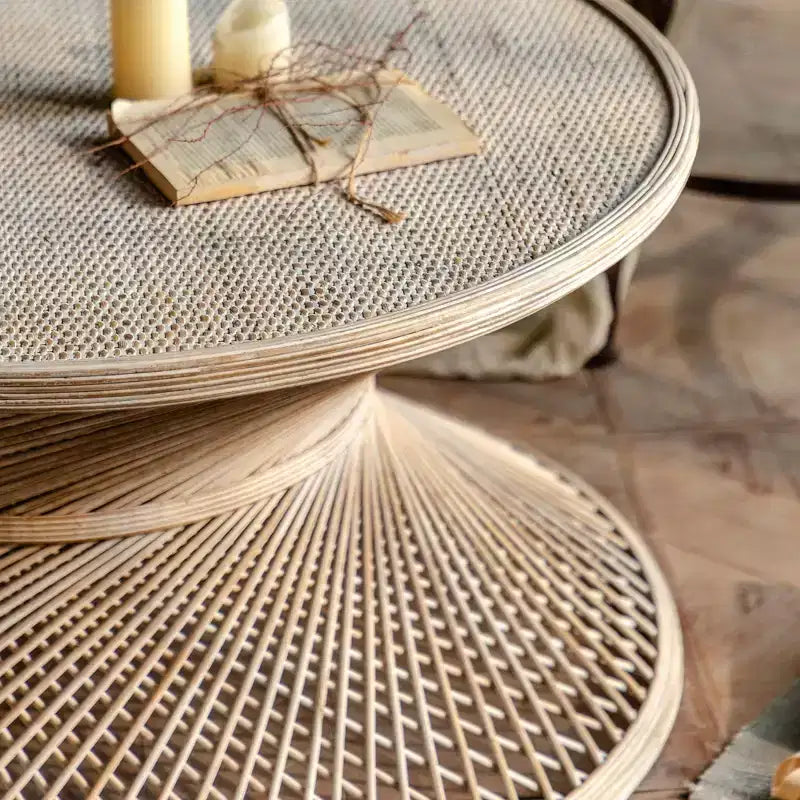 Table basse ronde en rotin tressé naturel