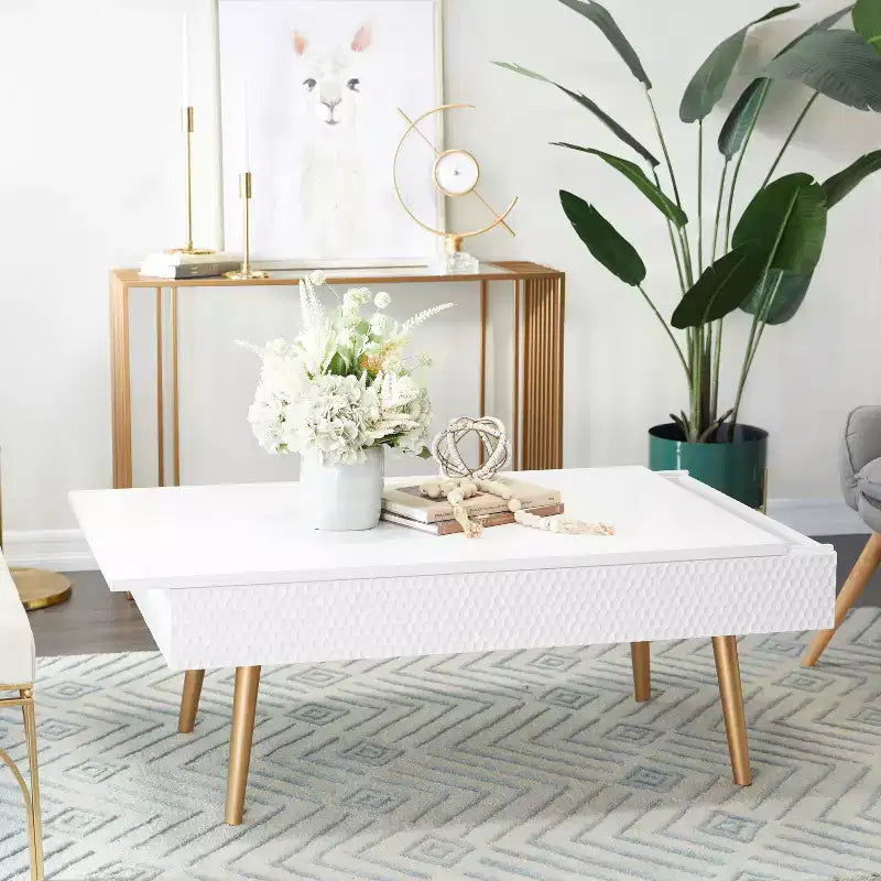 Table basse contemporaine en bois blanc