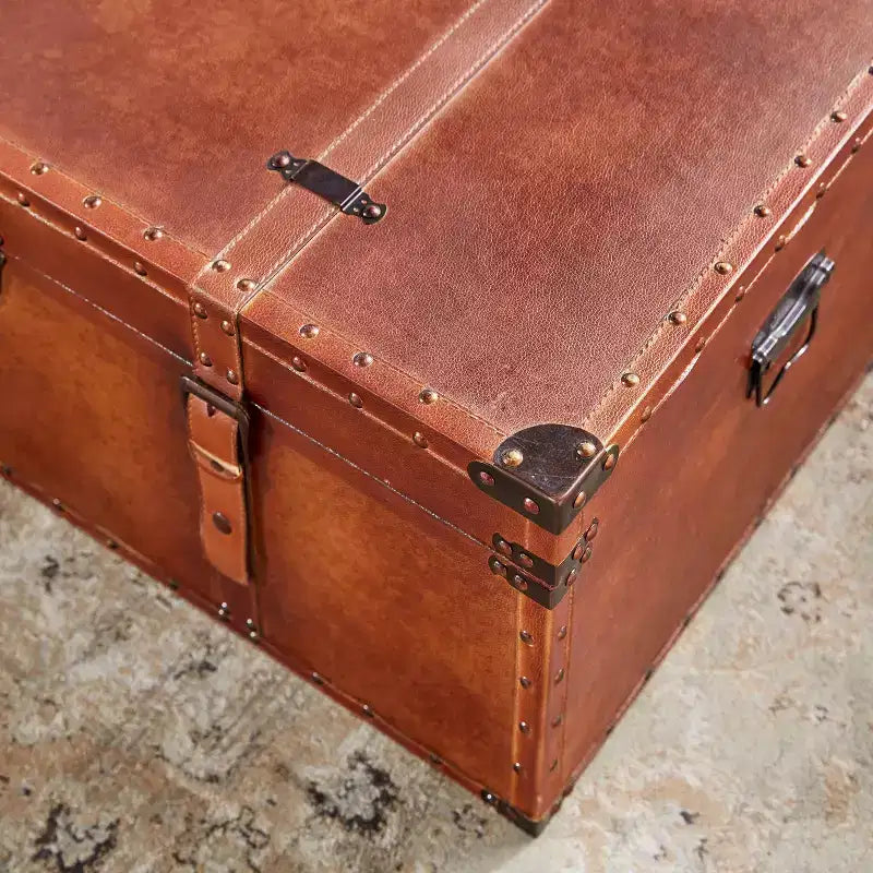 Table basse malle rectangulaire en similicuir rustique marron